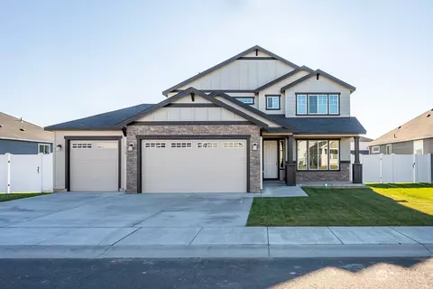 718 J St NE, Quincy, WA 98848