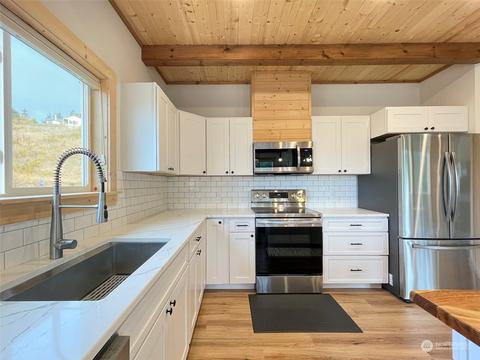 682 Lakeview Dr, Sequim, WA 98382 photo 13