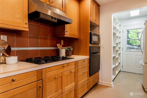 2617 Broadway E, Seattle, WA 98102 photo 10