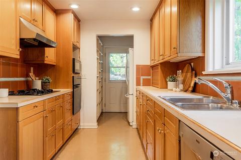 2617 Broadway E, Seattle, WA 98102 photo 9