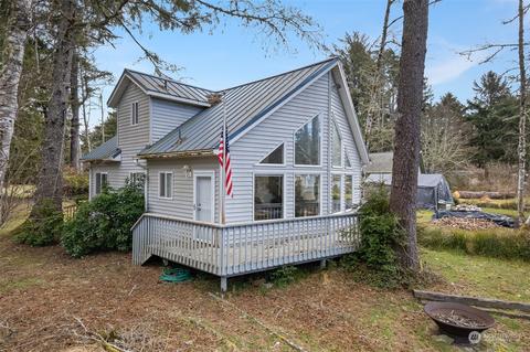 283 Bass Ave, Ocean Shores, WA 98569