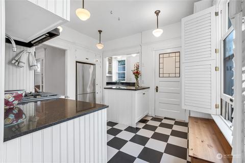 1009 Summit Ave E, Seattle, WA 98102 photo 8