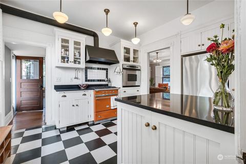 1009 Summit Ave E, Seattle, WA 98102 photo 1