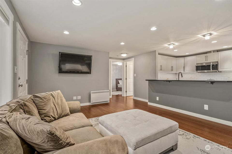  2022 137th St, Seattle, WA 98125 photo 7