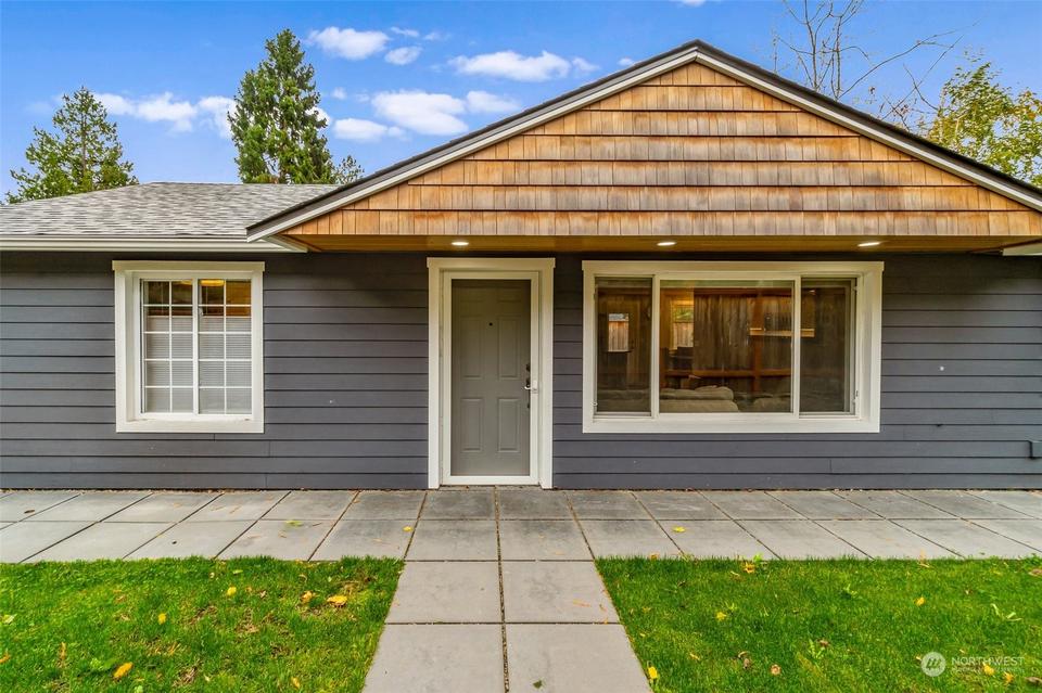  2022 137th St, Seattle, WA 98125 photo 1