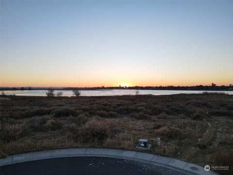 1808 S Boardwalk Ave, Moses Lake, WA 98837