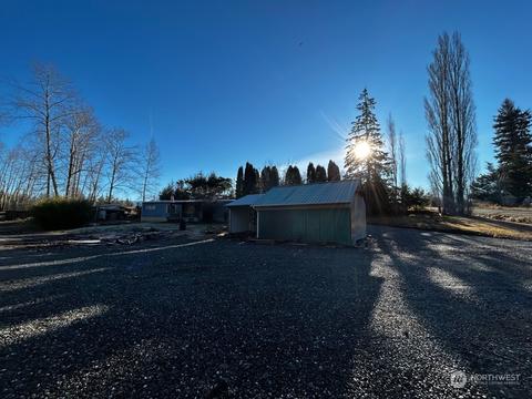 5486 Noon Rd, Bellingham, WA 98226