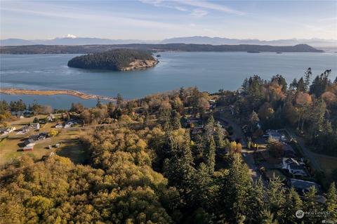 4985 Bakerview Rd, Oak Harbor, WA 98277