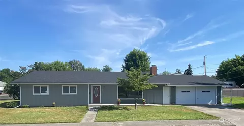 105 NE A St, College Place, WA 99324