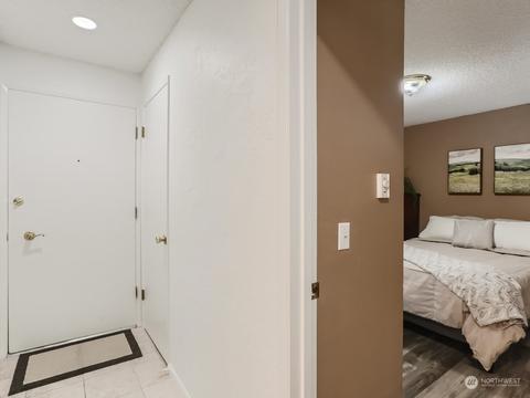 425 45th St SW #203, Everett, WA 98203 photo 3