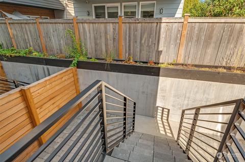 604 N 43rd St, Seattle, WA 98103 photo 17
