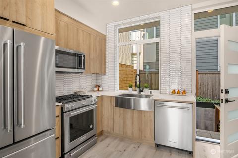 604 N 43rd St, Seattle, WA 98103 photo 25