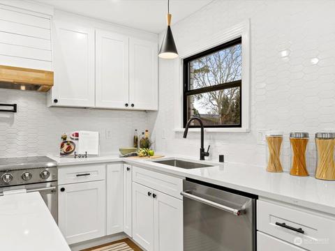 3302 E Pine St, Seattle, WA 98122 photo 6