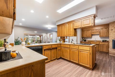 1072 Mckinley St, Enumclaw, WA 98022 photo 8