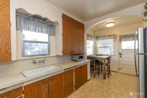 2215 Pinehurst Ave, Everett, WA 98203 photo 9