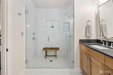 2059 E Crescent Dr, Seattle, WA 98112 photo 29