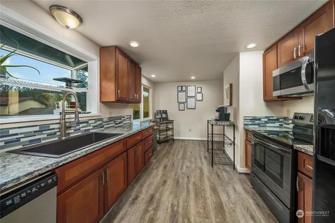 817 Glen Oaks Dr E, Spanaway, WA 98387 photo 12