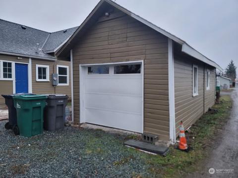 1131 Porter St, Enumclaw, WA 98022 photo 3