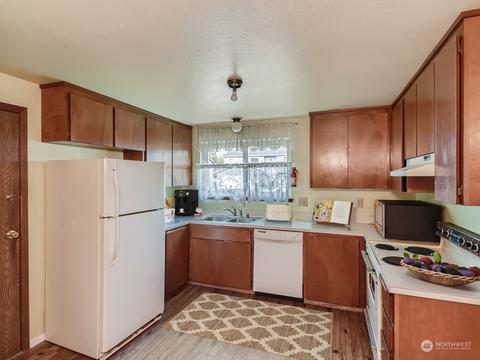 416 213th St SW, Bothell, WA 98021 photo 5