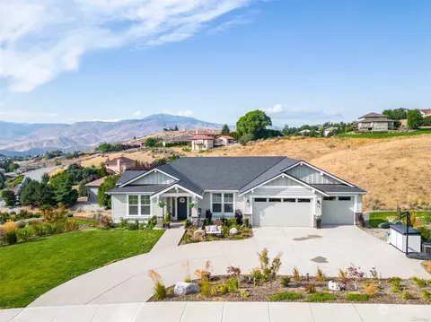 217 Burch Hollow Ln, Wenatchee, WA 98801