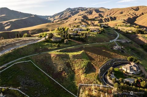 68 Adel Ln, Wenatchee, WA 98801