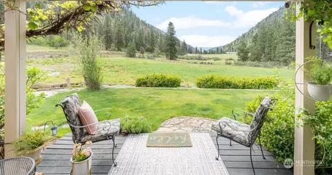4550 Navarre Coulee Rd, Chelan, WA 98816