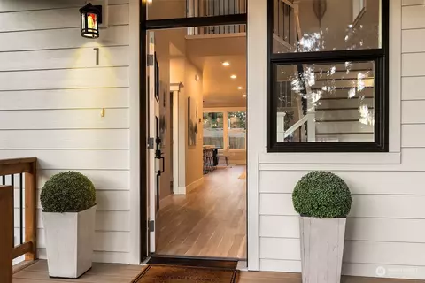 Entry Way - 2402 124th St SE, Everett, WA 98208 photo 1 of 3