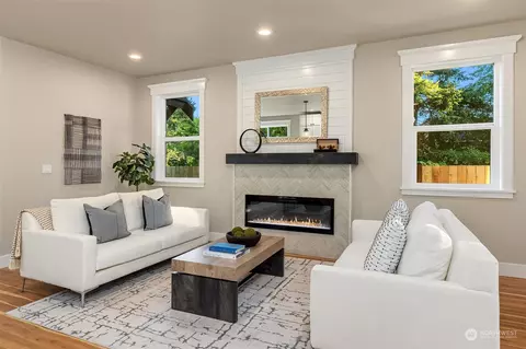Living - 2402 124th St SE, Everett, WA 98208 photo 2 of 2