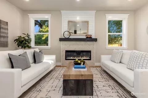 Living - 2402 124th St SE, Everett, WA 98208 photo 1 of 2