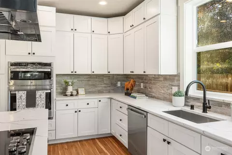 Kitchen - 2402 124th St SE, Everett, WA 98208 photo 4 of 6