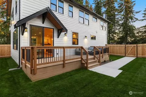 Exterior - 2402 124th St SE, Everett, WA 98208 photo 3 of 5