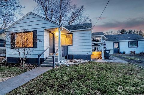 426 SE 4th St, College Place, WA 99324