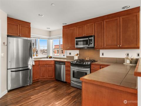 321 E Thomas St #403, Seattle, WA 98102 photo 8