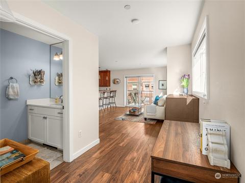 321 E Thomas St #403, Seattle, WA 98102 photo 12