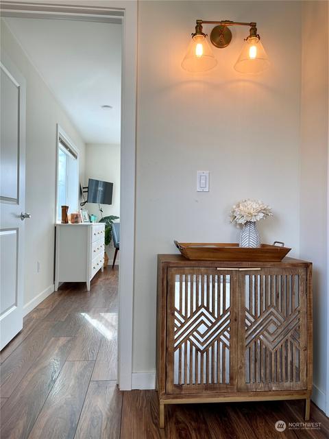 321 E Thomas St #403, Seattle, WA 98102 photo 14