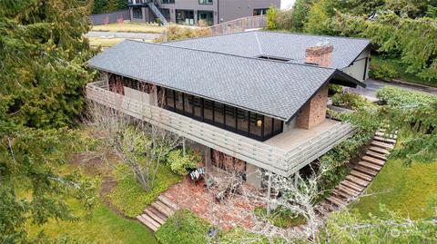 8612 NE 14th St, Clyde Hill, WA 98004