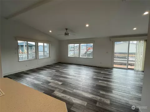 911 N Iris Ave, Sequim, WA 98382 photo 5