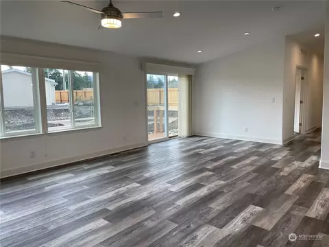 911 N Iris Ave, Sequim, WA 98382 photo 4