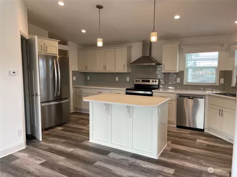 911 N Iris Ave, Sequim, WA 98382 photo 2