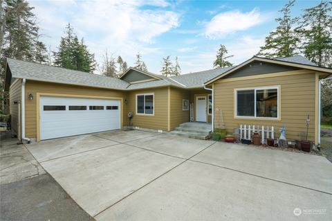 232 Sunset Dr, Oak Harbor, WA 98277