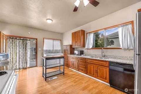 910 E 34th St, Tacoma, WA 98404 photo 11