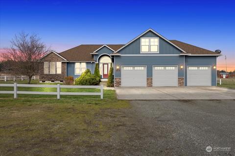 130 W Crescent Harbor Rd, Oak Harbor, WA 98277