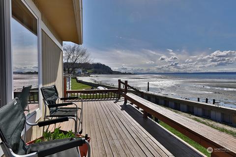 7272 Mill Beach Ln, Clinton, WA 98236