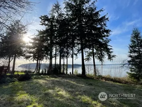 522 1st St, Steilacoom, WA 98388