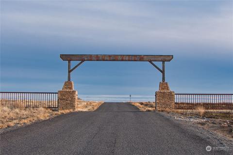 21140 Rd D5 NE, Soap Lake, WA 98851
