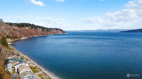 8003 Possession Beach Walk, Clinton, WA 98236