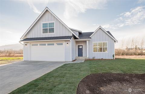 310 Daybreak Ln, Nooksack, WA 98276