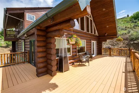 1246 Cranmer Rd, Wenatchee, WA 98801