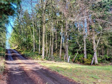 1588 NE Furneys Ln, Bremerton, WA 98311