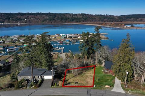 83 Nn Sandy Hook Dr, Clinton, WA 98236
